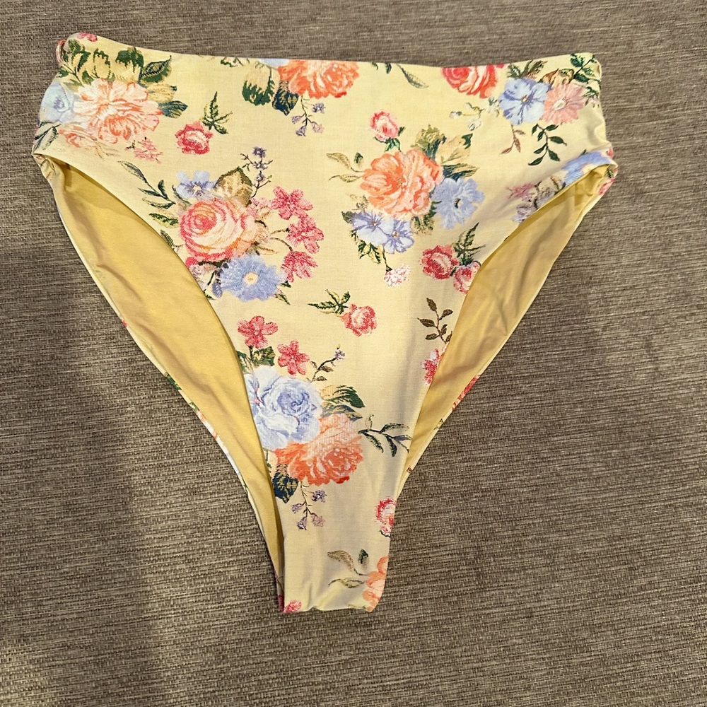 WeWoreWhat Bikini Bottoms Mellow Yellow - Medium